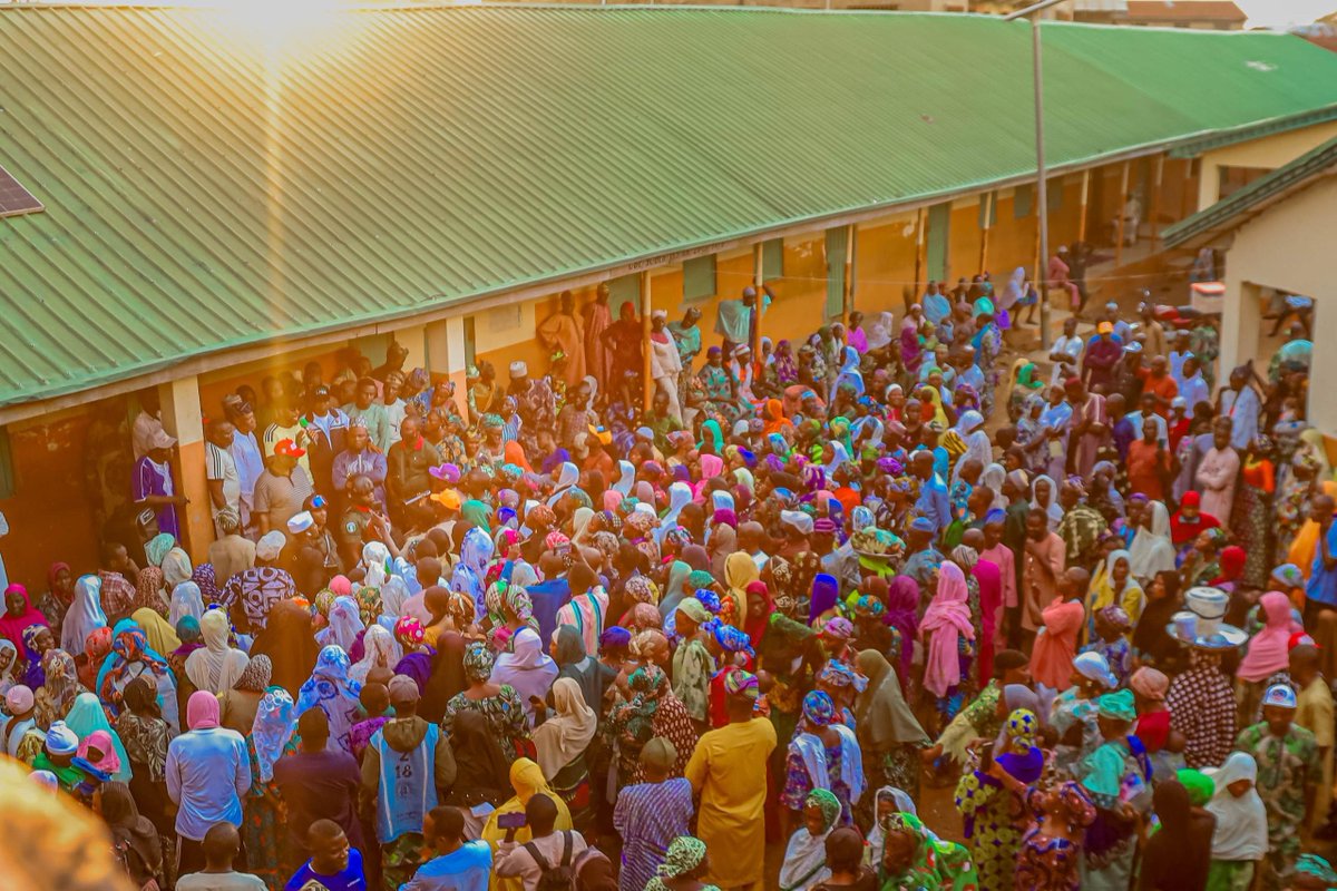 Abdulquawiy_O's tweet photo. Yesterday, in a strong show of unity and a carnival-like atmosphere, I joined our esteemed party members under the aegis of the Saadudeen Salaudeen Vanguard (SSV), to welcome scores of PDP defectors from the Alawo-Kekere zone during their weekly meeting at my home base in Ibagun Ward, Ilorin East LGA.
In my remarks, I reaffirmed that our great party, the APC, under the leadership of His Excellency, Mallam AbdulRahman AbdulRazaq, CON, remains united and focused on an issue-based campaign anchored on the administration’s impressive track record in road infrastructure and social investment programmes.
I assured the new entrants of equal representation and urged them to intensify grassroots mobilisation and door-to-door engagement in support of our candidacy and all APC flagbearers—from the re-election of President Bola Ahmed Tinubu, GCFR, to our APC Governorship Candidate, Rt. Hon. Engr. Salihu Yakubu-Danladi, at the 2027 polls.
It was heartwarming to see our people trouped out in large numbers to welcome us as I toured my home base from Amule to Sefura and Ode-Asude before concluding with a courtesy visit to our father, the Alangwa of Ibagun, Alhaji Sakariyau Ilufemiloye, where I received his royal blessings.
I also spent quality time with the Iyaloja of Kankatu Market, Alhaja Taiye Baraje, and members of the Kankatu Okada Riders Joint Zone.
AO