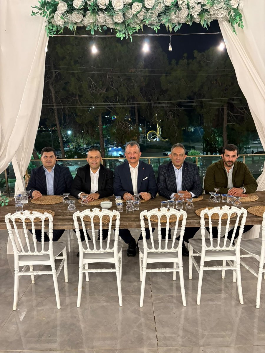 coskunali_01's tweet photo. Yıllara dayanan dostluğumuz ve aynı dava uğruna samimi emeğini hiçbir zaman esirgemeyen kıymetli kardeşim Mehmet Kurt’un kardeşi İbrahim ile kızımız Eylül’ün düğün merasimine; İlçe Başkan Yardımcılarımız Fatih Ünsal, Huzeyfe Akkoç ve Mustafa Turan ile birlikte katılarak mutluluklarına ortak olduk.

​Rabbim genç çiftimize ömür boyu sağlık, huzur, muhabbet ve saadet nasip eylesin; bir ömür boyu el ele, gönül gönüle nice güzel yıllar nasip etsin.