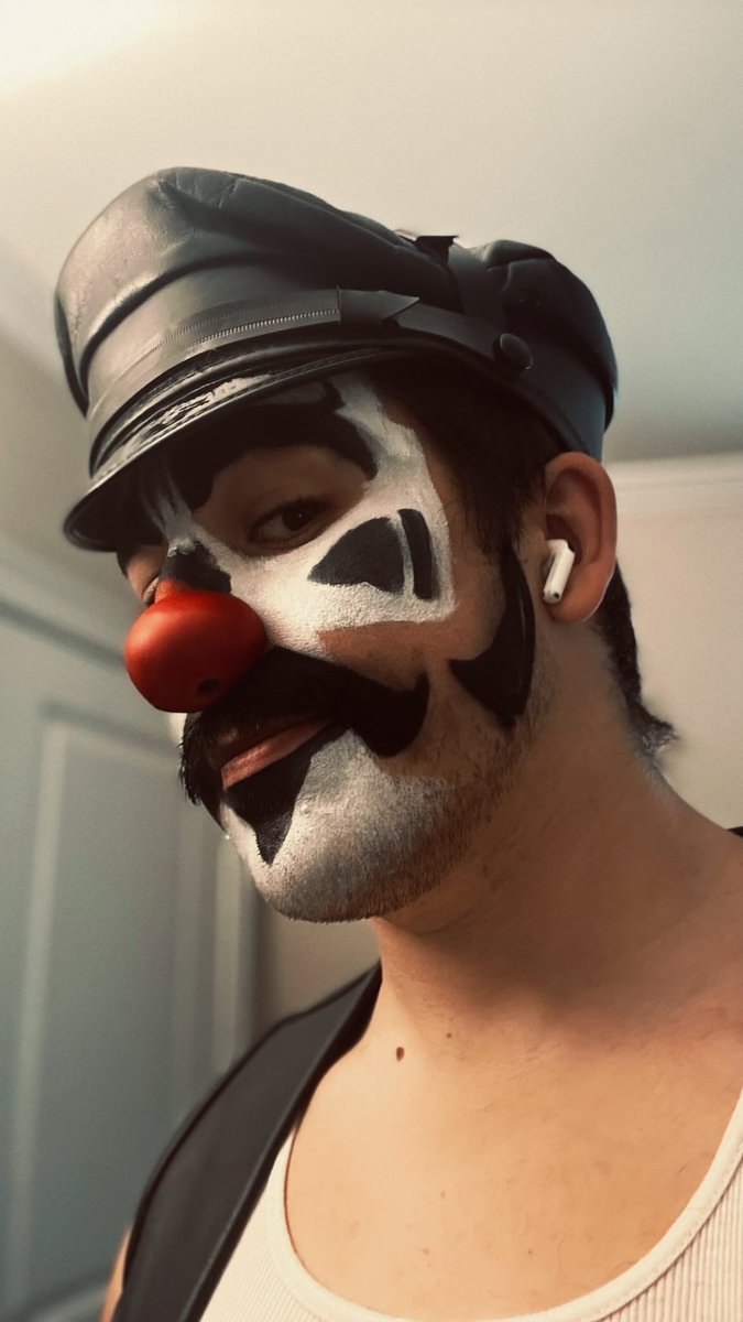 atlas_primed's tweet photo. My leather feels funny 🔴 https://t.co/cRKk7inDuu