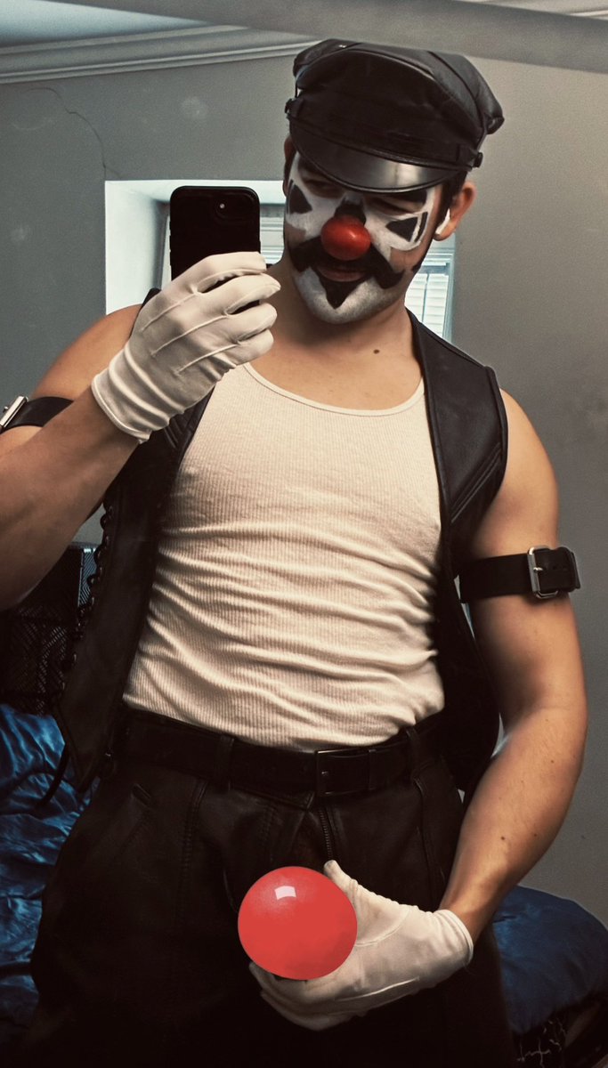 atlas_primed's tweet photo. My leather feels funny 🔴 https://t.co/cRKk7inDuu
