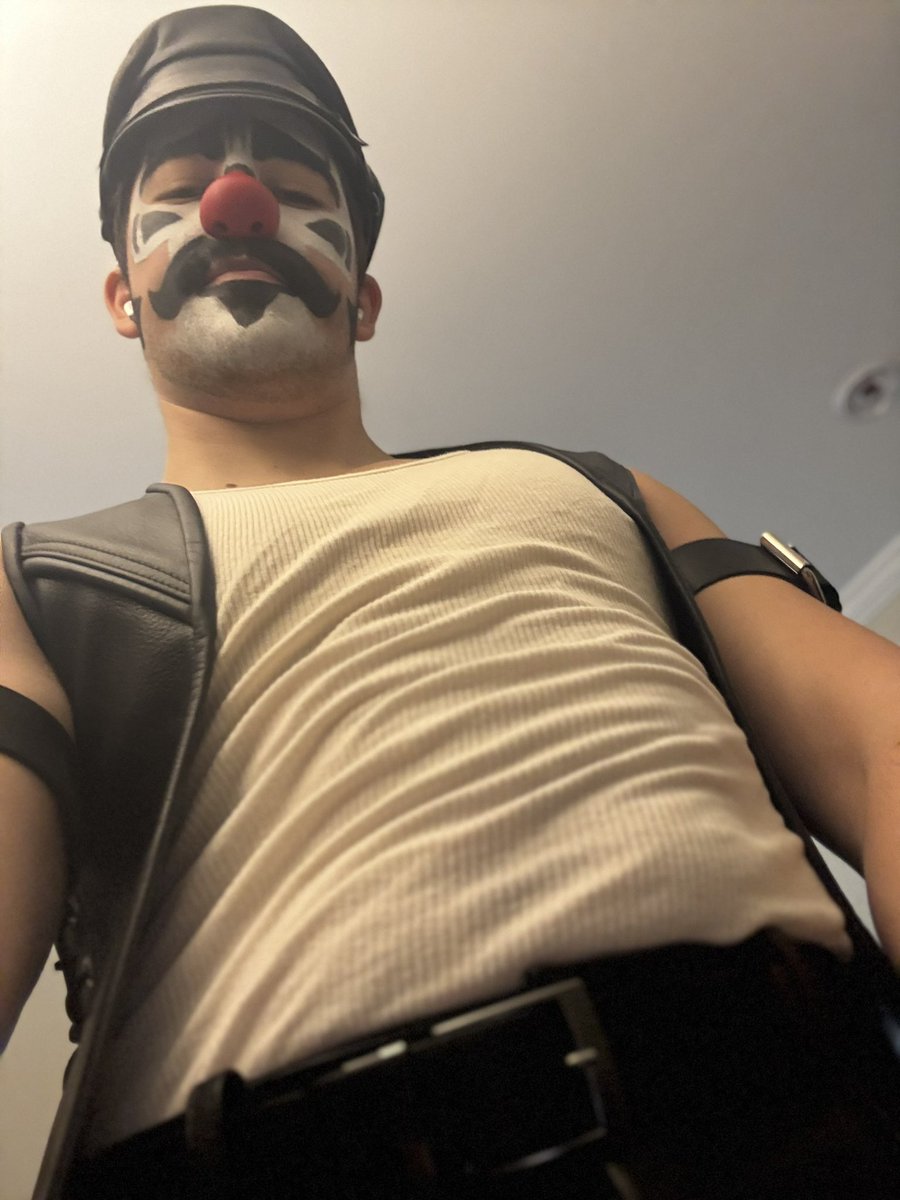 atlas_primed's tweet photo. My leather feels funny 🔴 https://t.co/cRKk7inDuu