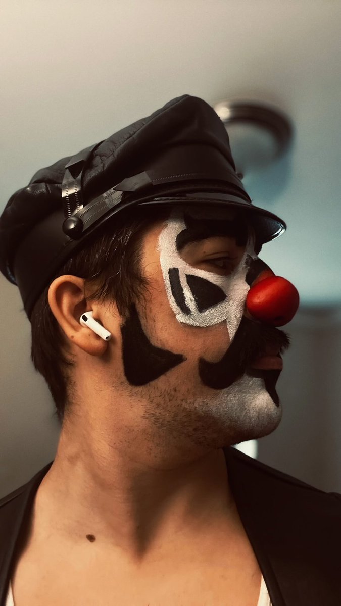 atlas_primed's tweet photo. My leather feels funny 🔴 https://t.co/cRKk7inDuu