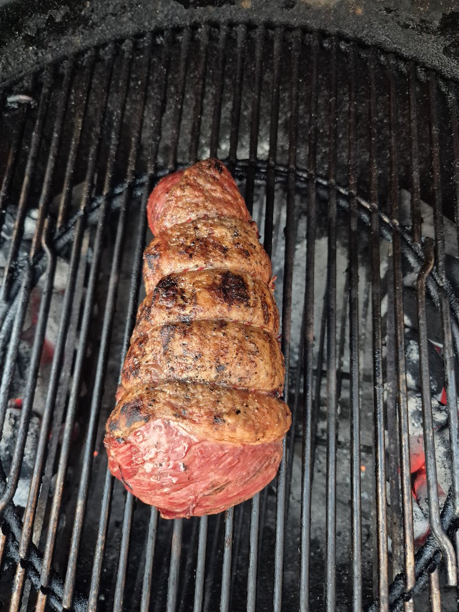 CThomas663's tweet photo. It's Sunday evening, so that means #BeerMeatFire time.
Lovely little picaña cut tonight. https://t.co/4qDbJnQF9v
