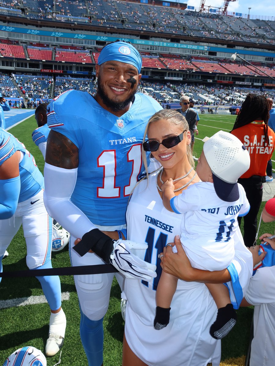 SirBartPimpson's tweet photo. 🏈SYSBM NFL Edition

Jermaine Johnson's  beautiful wife and family ❤️

#SYSBM #FYSBM #FreeYourSelfBlackMan #NFL #ThursdayNightFootball #TNF https://t.co/KKjFA5ynKW