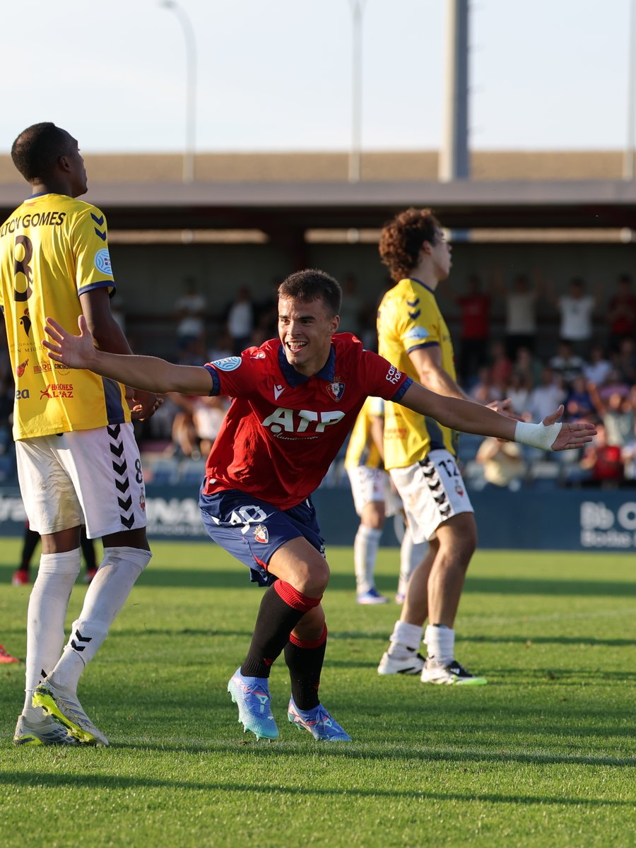 Osasuna_Tajonar's tweet photo. 🔝😍 ¡Qué gran debut, Javi!

#OsasunaPromesasCalamocha https://t.co/Ah1f4rU8c1