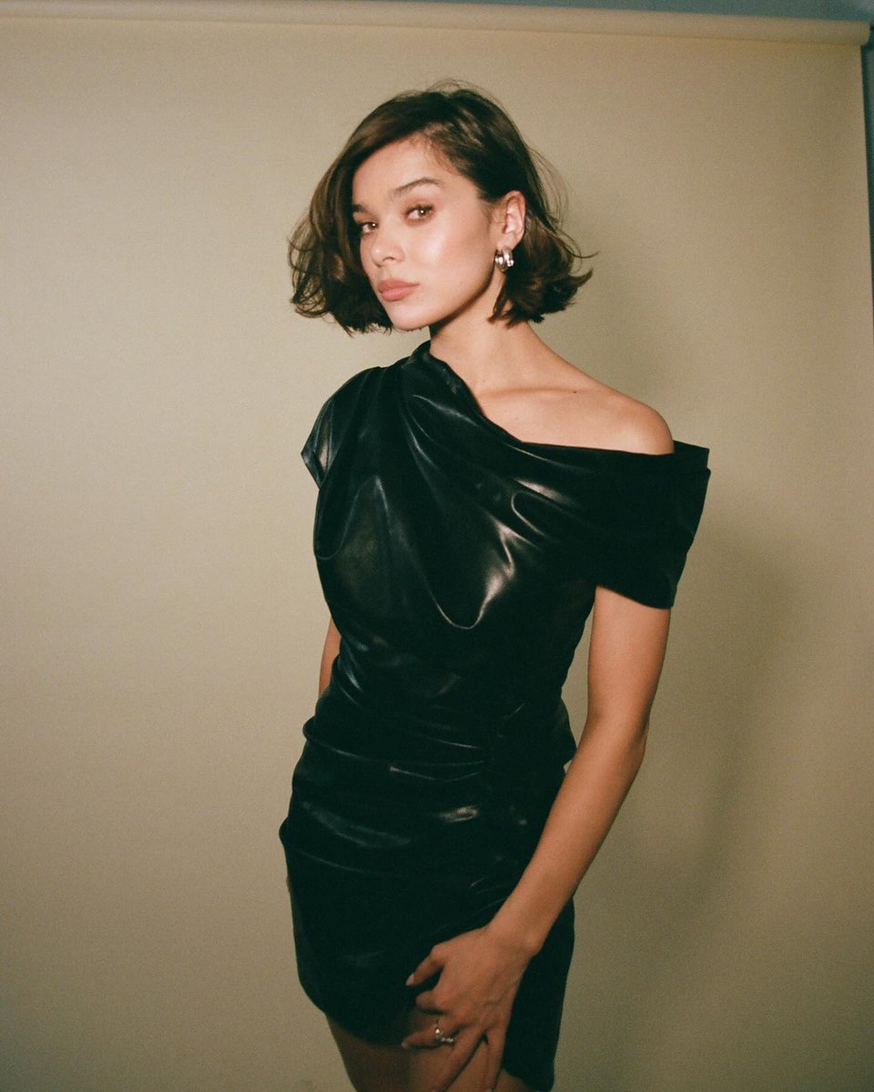 JonnyLeTran5's tweet photo. Blessing your timeline with Hailee Steinfeld 😍 #HaileeSteinfeld #SpiderManIntotheSpiderVerse #SpiderManAcrossTheSpiderVerse #Hawkeye #Dickinson #TrueGrit #PitchPerfect2 #PitchPerfect3 #EdgeofSeventeen #Bumblebee #Arcane #EndersGame #WhenMarnieWasThere #SinnersMovie #beautiful https://t.co/IxUNUeF6H7