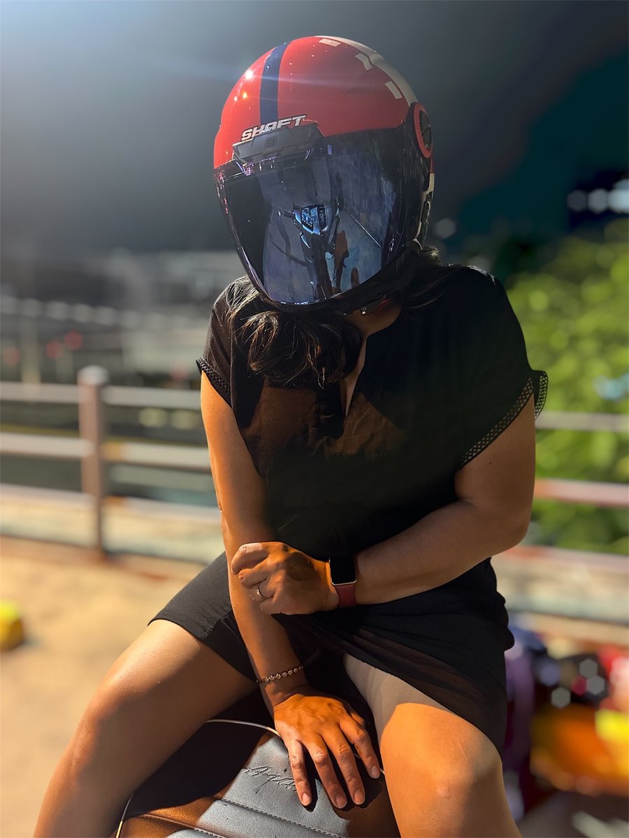 Enfermerahot95's tweet photo. Feliz domingo mis pacientitos hermosos! Acá les dejo otra foto que me sacaron en la moto 🤭 les deseo un feliz día y descansen lo más que puedan por favor, los amito ! 🤭😍 https://t.co/1gfA36qm3H