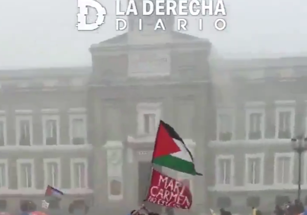 FarosConF's tweet photo. Por lo menos La Derecha Diario ya nisiquiera se esfuerza y ahora se dedica simplemente a publicar videos hechos con IA de cosas que nisiquieran han pasado.

Debes tener un IQ negativo para considerarla una fuente seria de información. Y no son pocos los que aún siguen. https://t.co/zpjWfPbJA5