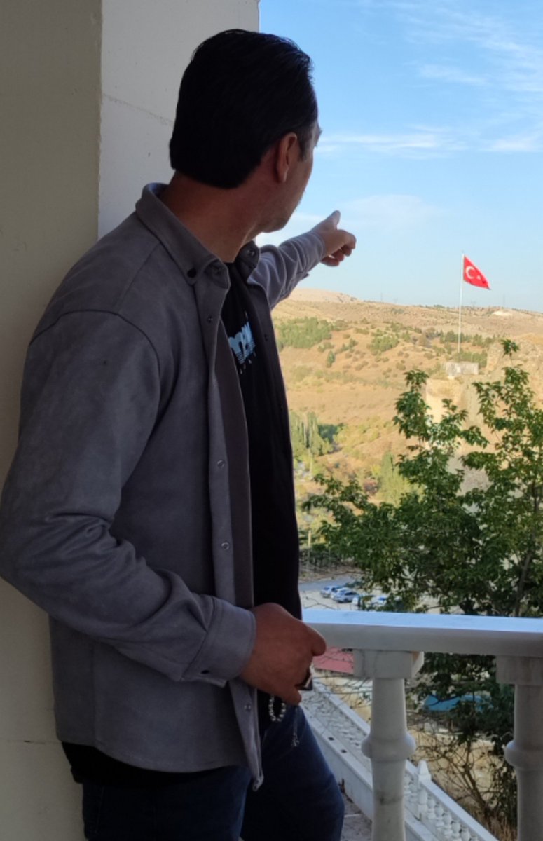 aliari1212's tweet photo. "Rüyalarımın sahibi de, kadere olan gayretim de Allah’tandır. Kimseye eğilmeyen bu baş, kaderde ne varsa razıdır." 🇹🇷🇹🇷🇹🇷 https://t.co/ZT6Ig42nQO