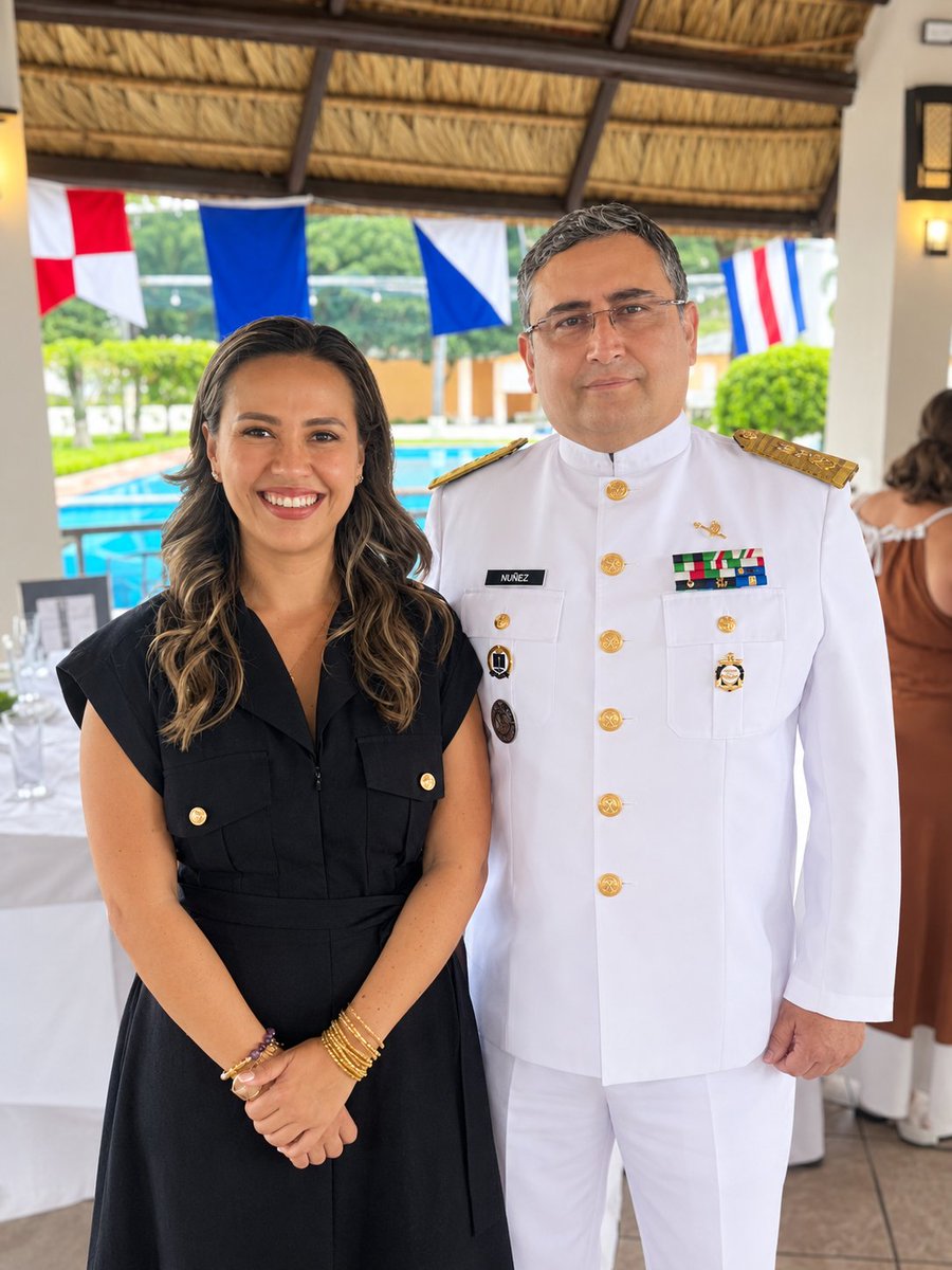 Marce_Castilloa's tweet photo. Honor, lealtad y servicio a México. 🇲🇽⚓
​En Tapachula conmemoramos los 205 años de la @SEMAR_mx junto al Vicealmirante Miguel Ángel Núñez de la Huerta, Cmdte. de la 22ª Zona Naval.
​Reconocemos a las mujeres y hombres que velan por nuestra seguridad.

​#Chiapas #ArmadaDeMéxico https://t.co/knHIACK1gn