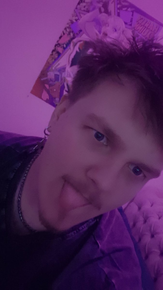 KingTravesty's tweet photo. Thinking guyliner 😛 #halloween #gay #alt #mlm https://t.co/IP4qdrIHHL