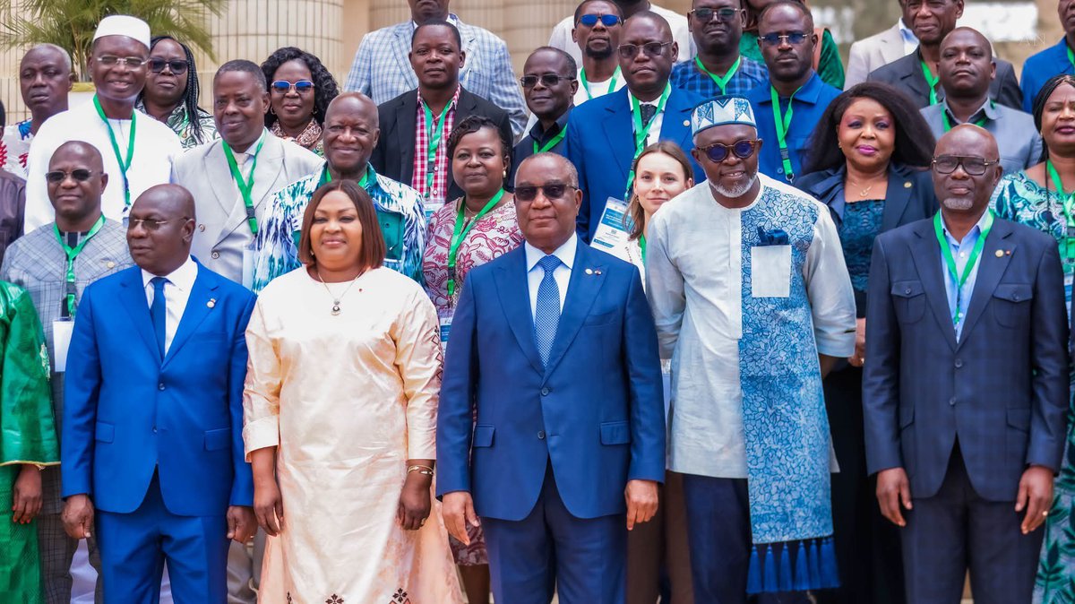 KomiSlomklassou's tweet photo. Outre les lois nationales relatives à la gestion et à la préservation de l'écosystème terrestre et marin, le #Togo sous la haute impulsion de Son Excellence Monsieur @FEGnassingbe, Président du Conseil, est partie à plusieurs accords et traités internationaux https://t.co/GuynT5FJe0