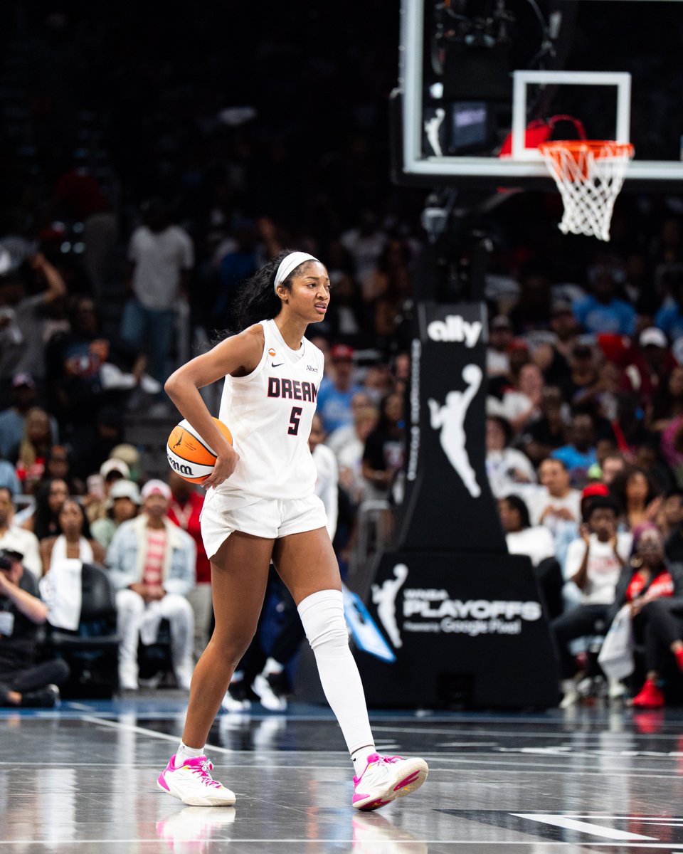 AtlantaDream's tweet photo. FINDING WAYS TO GET THE DUB! PUT 'EM IN THE CHAT, DREAMERS 🙌

#AllForAtlanta | @lendistry https://t.co/baRX7ko7G3