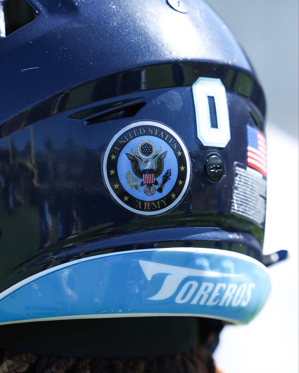 USDFootball's tweet photo. Special day celebrating our military community, including a halftime enlistment ceremony 🇺🇸

#GoToreros https://t.co/lzDwAvsKAW