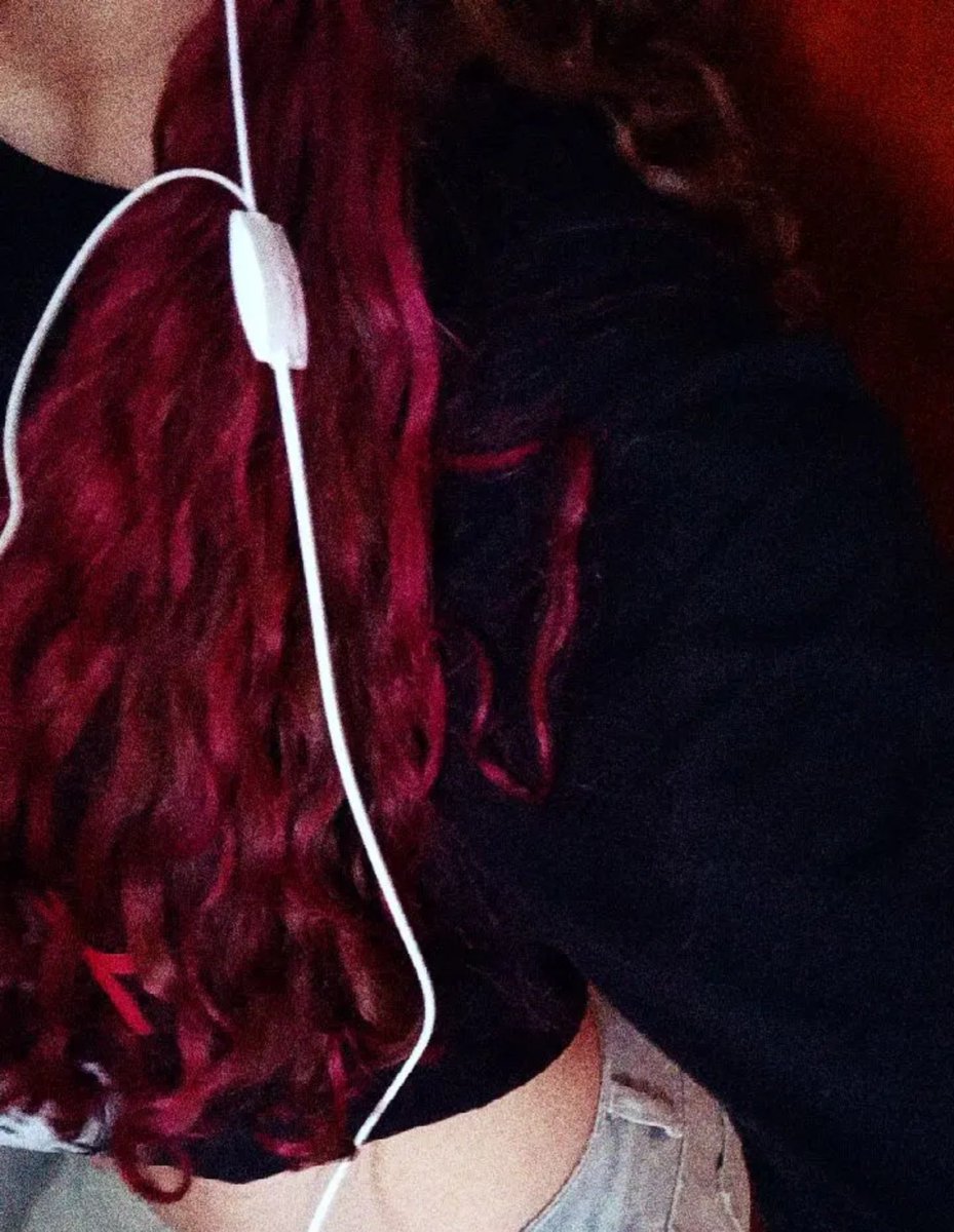 jhthvli's tweet photo. ATE meu cabelo que era pra tá meio roxo tá mais puxado pro vermelho, ja era tropa lula tá reeleito https://t.co/Pcf6a5krvx