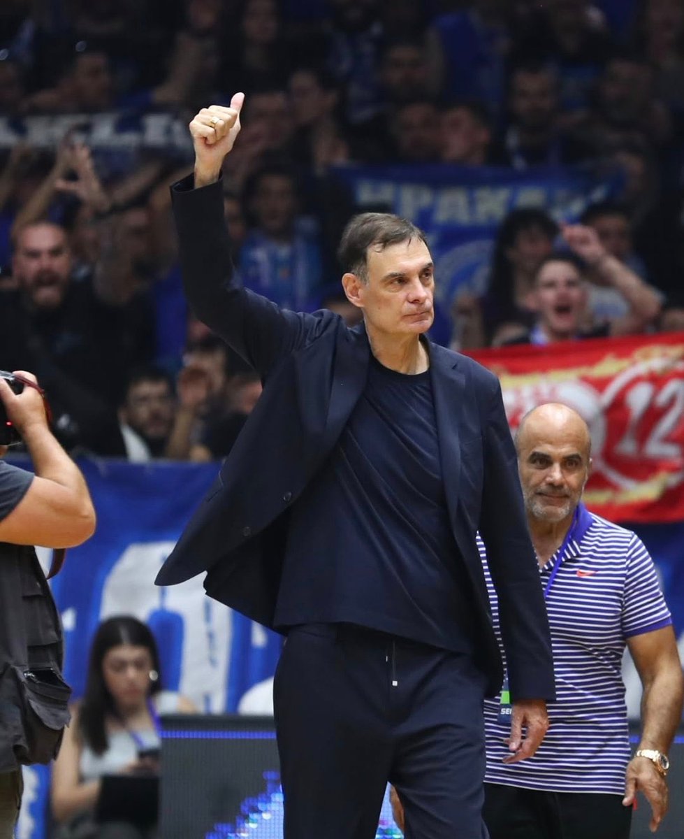 ManthosHatzi's tweet photo. Ο μεγαλύτερος προπονητής που έχει περάσει από τον οργανισμό σε όλα τ´αθλήματα.
Στα πάντα και σε όλα.
Μαζί σου σε όλα.
Ευχαριστούμε για όλα.

#Olympiacosbc
#olympiacosfc https://t.co/vEc1XUG02S