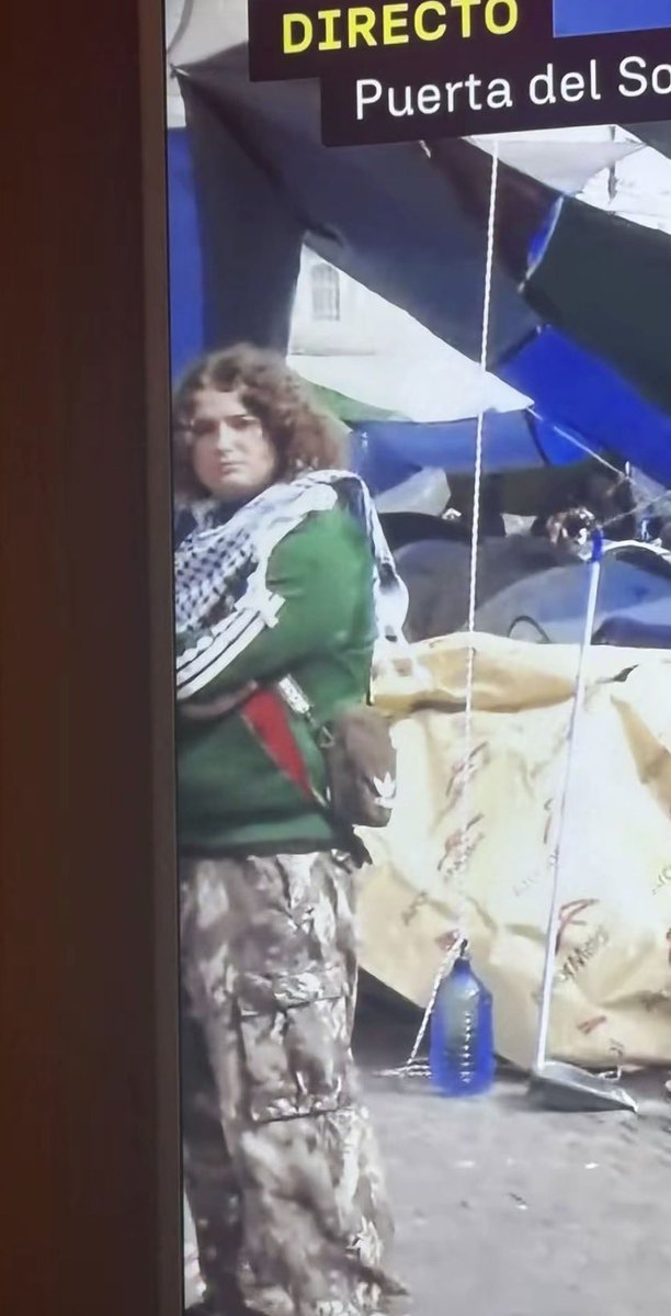 CensuredROW's tweet photo. Hombre Unai, no te esperaba ver junto con los perroflautas en la Puerta del Sol, como se nota que te has quedado sin aliados https://t.co/Zkbluv1KL7
