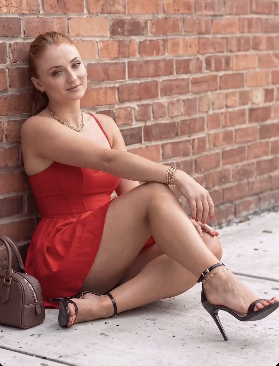 actressunfoldin's tweet photo. Sophie Turner defended one of Game Of Thrones most controversial scenes…and her reasoning sparked the debate all over again. https://t.co/OoCCIDdULm