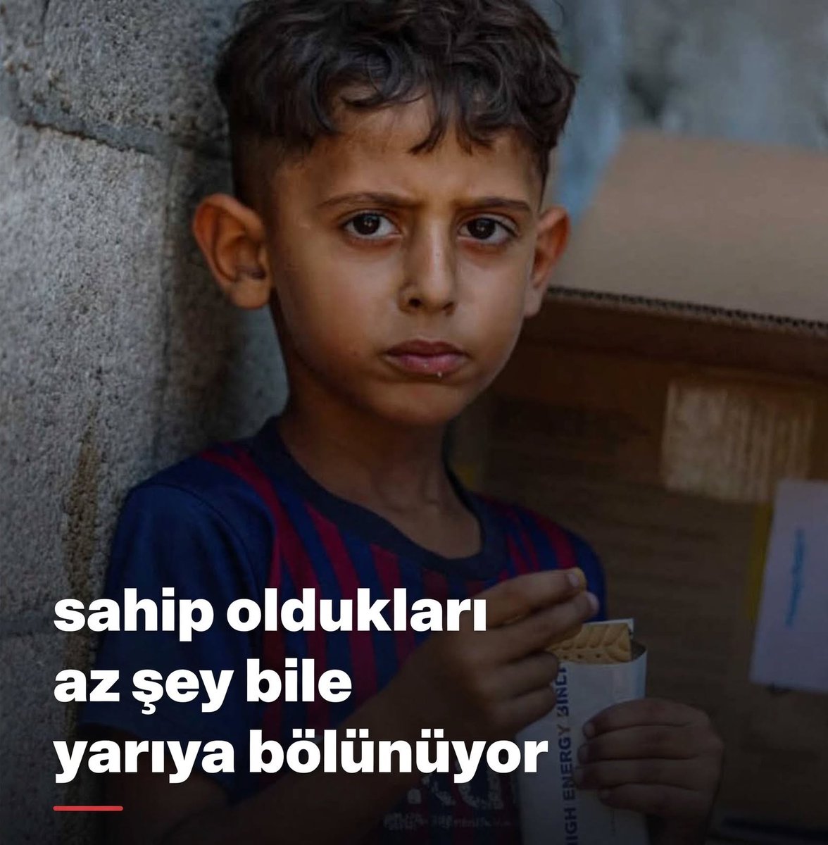 Ferdi_Karabasan's tweet photo. GAZZE'DE AÇLIK SİLAH OLDU: YARDIMLAR YARIYA İNDİRİLDİ

Sahada gıda krizi derinleşirken, dağıtılan yüksek enerjili bisküviler bile artık yarım porsiyon veriliyor. 

Çocuklar bir öğünü iki kardeşe bölmek zorunda bırakılıyor. https://t.co/I81vTqYEU8