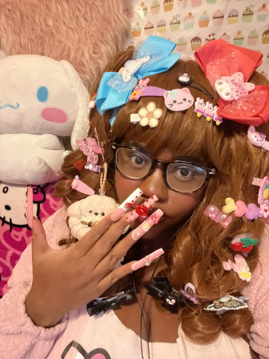 momosacutie's tweet photo. My soft Douyin-inspired makeup look black girl edition no lashes bc well I kinda don’t like wearing lashes often especially since I wear glasses ₍₍ (̨̡⸝⸝´꒳`⸝⸝)̧̢ ₎₎ first attempt i hope to grow better at it in time ₍ᐢ⸝⸝› ‹⸝⸝ᐢ₎ https://t.co/agdEMgg1rF