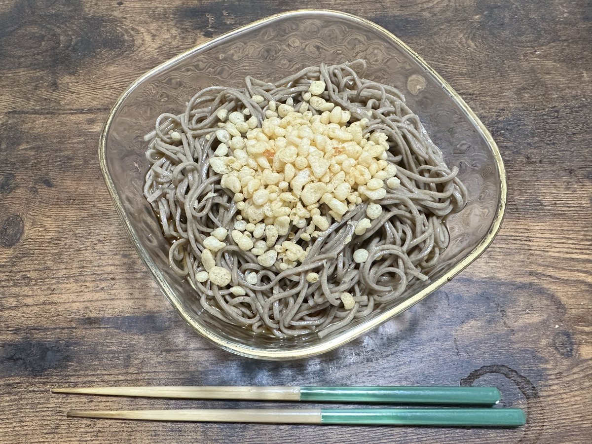 zackslittle's tweet photo. 今日の晩飯
天かすのせぶっかけそば https://t.co/LRyfIEvxxk