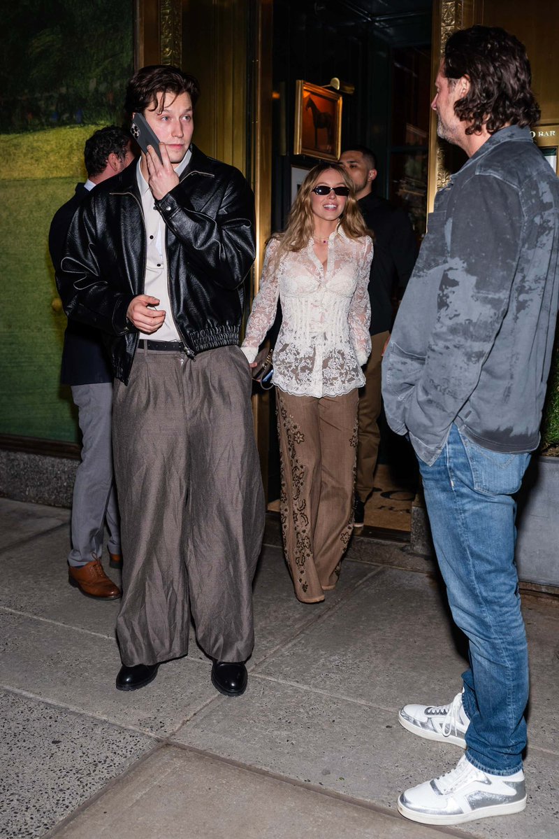 ChicksInTheOff's tweet photo. Stephen Kalyn, Sydney Sweeney and Paul Anthony Kelly met for dinner last night in NYC 🥂✨ https://t.co/811As5KcXa