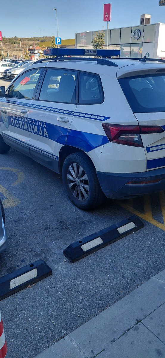 VMedjak's tweet photo. Pravila važe samo za građane izgleda.. https://t.co/jYCDiQBlyc