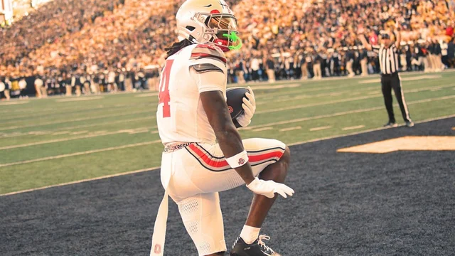 Bucknuts247's tweet photo. Get a look at #OhioState's win over #Iowa and Jeremiah Smith's record-setting day with our photo gallery.
https://t.co/ZtoTEuBVHh https://t.co/Yi0iHZVFBl