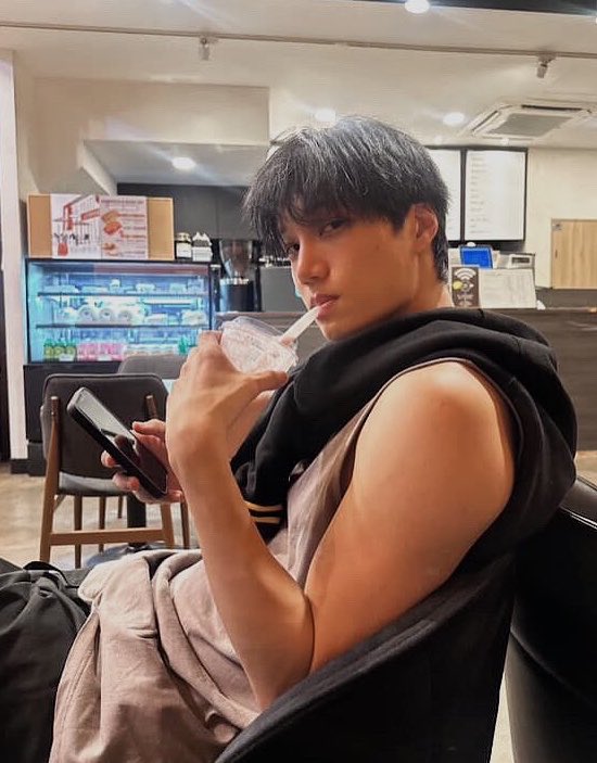 kaidiction's tweet photo. my favorite genre of kai https://t.co/UYy7zpsXDf