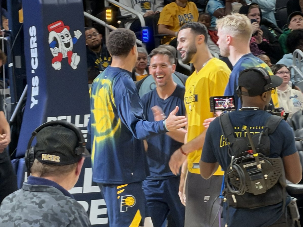 missemim's tweet photo. Fan Jam 2026💛💙💛💙💛
Took a photo with 
Tyrese Haliburton
James Johnson
Kelly Oubre Jr. 
Rienk Mast &amp; Braden Smith!
Thank you #Pacers !! https://t.co/zVtHqKrR0r