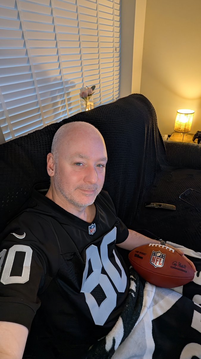 Stuey_h77's tweet photo. Eagerly awaiting the @Raiders Game. #UKRaidernation https://t.co/b5zzbc87I1