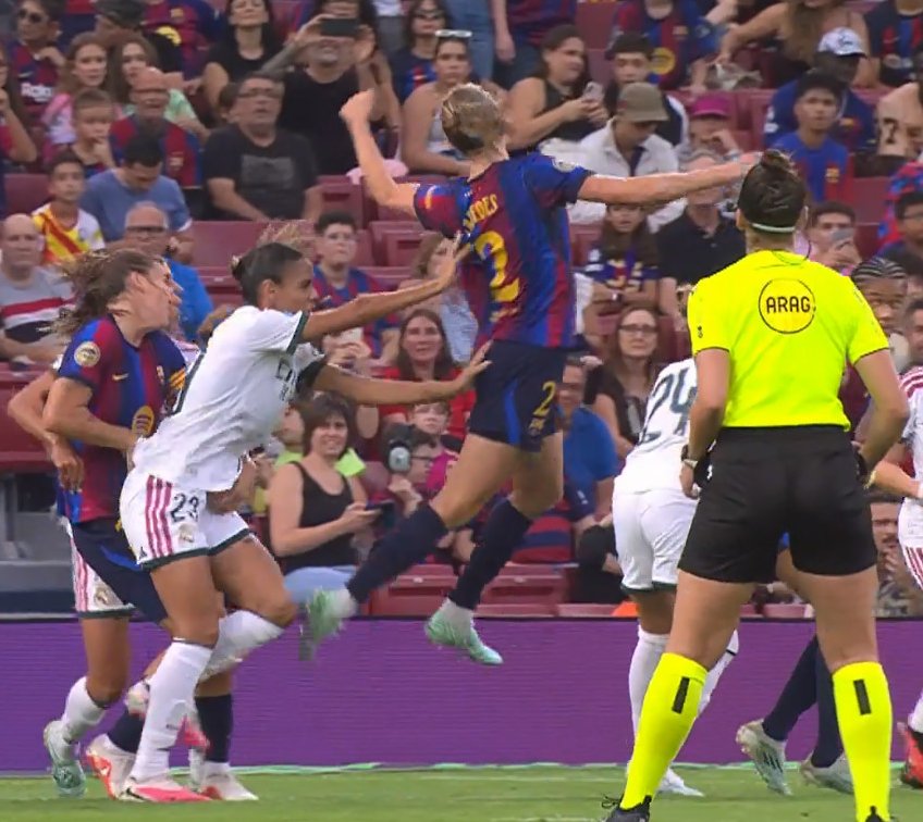 Zona_Blaugrana's tweet photo. Yolanda Parga es jefa del CTA, informadora arbitral, puntúa a los árbitros y árbitras de primera división, además de ser directiva de la Federación Española. Esta casada con Megía Dávila, delegado del Real Madrid. Conflicto de intereses, adulteración de las competiciones. https://t.co/vFsmG3bwRD