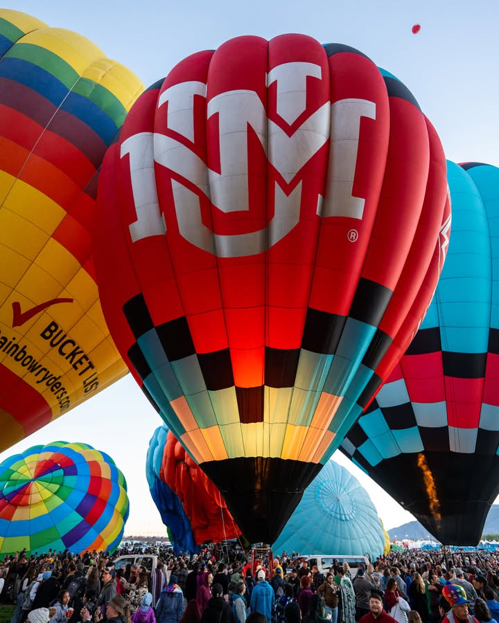 UNM's tweet photo. Happy Balloon Fiesta Lobos 🎈 https://t.co/pkALjUkQZh