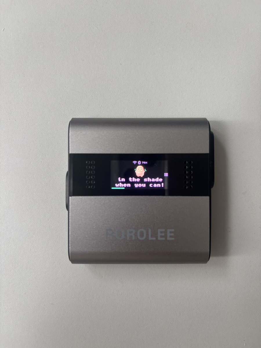willverse_ai's tweet photo. Muse 最小屏幕对讲机，Alexandr Wang“认证”哈哈哈 https://t.co/5G46uxzHwD