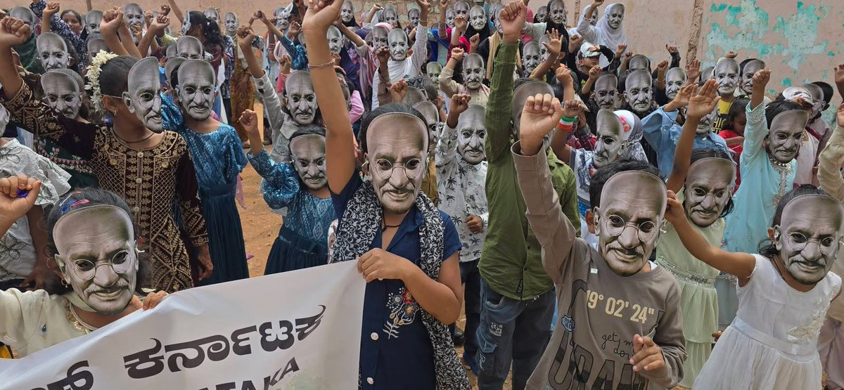 JawaharBalManch's tweet photo. 🕊️ BACK TO GANDHI – SHANTI YATRA | KARNATAKA 🇮🇳

On Gandhi Jayanti, October 2, Jawahar Bal Manch Karnataka organised “Back to Gandhi – Shanti Yatra” through its JBM Thithli Units.

Let us walk the path of peace and carry Gandhi’s ideals to the next generation.

#BackToGandhi https://t.co/UwRgPLyf7m