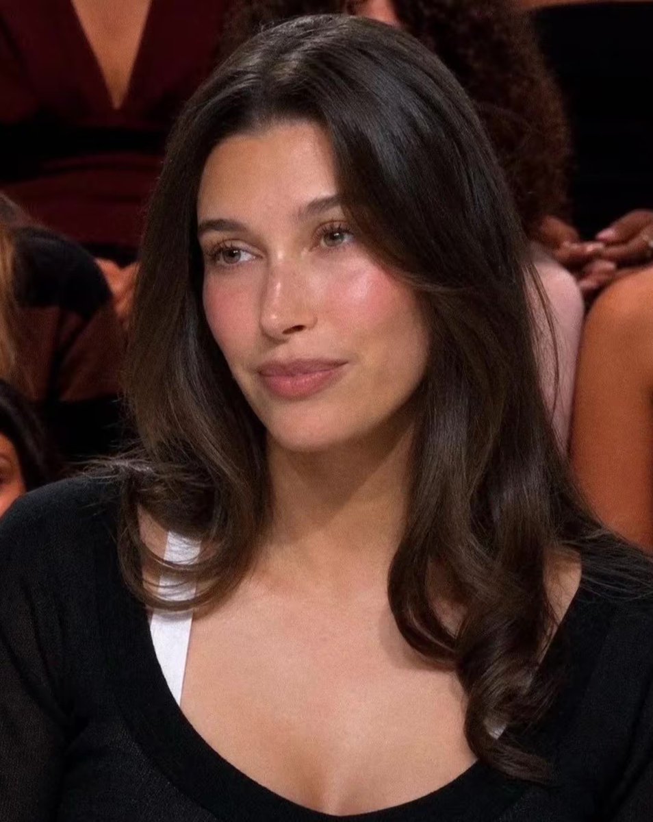 Cassiohubml's tweet photo. Hailey Bieber's dewy skin and softly flushed cheeks made an appearance on Quotidien, but the real beauty moment came after.

The Rhode founder revealed on Instagram Stories that the blush she wore that day is set to launch around her birthday. https://t.co/gFZFnr3try