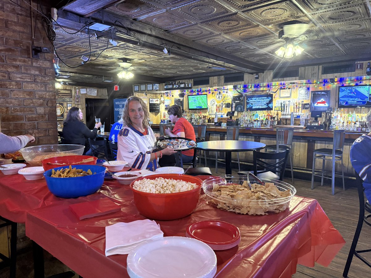 difloriofor138's tweet photo. We're underway at Nashvilles in Henrietta! There's still time to come down to watch our Bills take on the Patriots and support Tracy DiFlorio for State Assembly!!! Details here: https://t.co/kvOyIIikLw https://t.co/7UxxSV9FFi