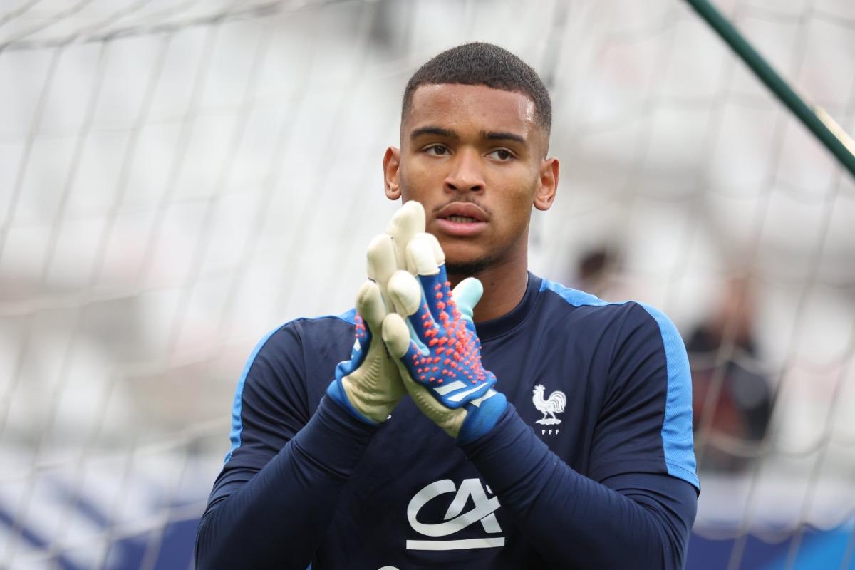 FabriceHawkins's tweet photo. La tendance est de voir Guillaume Restes débuter contre la Belgique. Zinédine Zidane devrait une nouvelle fois procéder à plusieurs changements dans le onze de départ de l’équipe de France.  @RMCsport https://t.co/W5EpdHQQUp