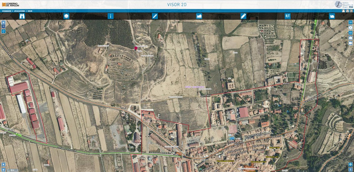IGEAR_Aragon's tweet photo. Gracias por tu respuesta @digimaps🏆
Como indicas, la imagen corresponde a la Ermita del Calvario en Rubielos de Mora (#Teruel).
Es una pequeña construcción religiosa de finales del siglo XVIII, aunque sus orígenes son más antiguos.
Se encuentra en un cerro situado al norte de Rubielos de Mora, en la denominada partida de la Loma. Su posición elevada hace que domine visualmente la villa y el valle.