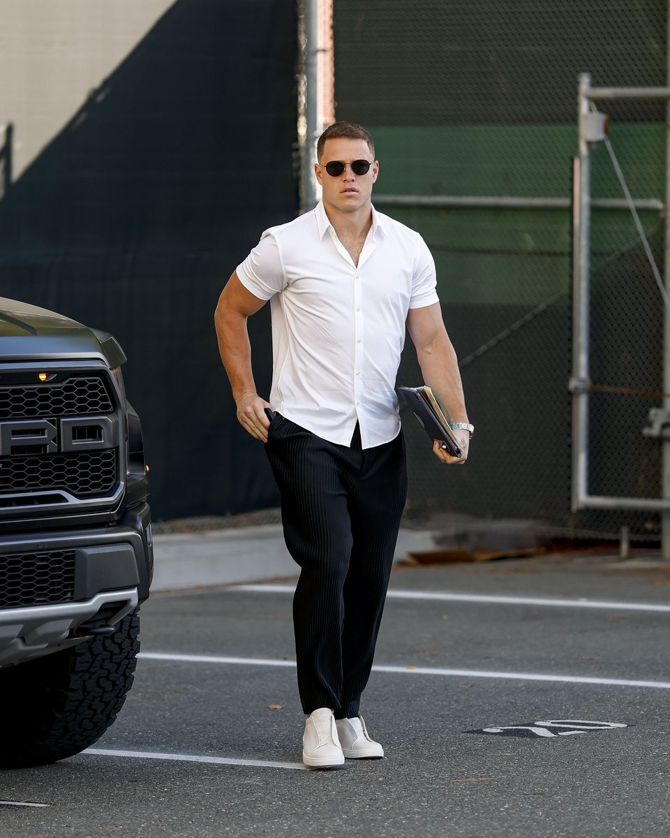 49ers's tweet photo. All business. 

@LEVIS | #FTTB https://t.co/8oeKkFxVS3