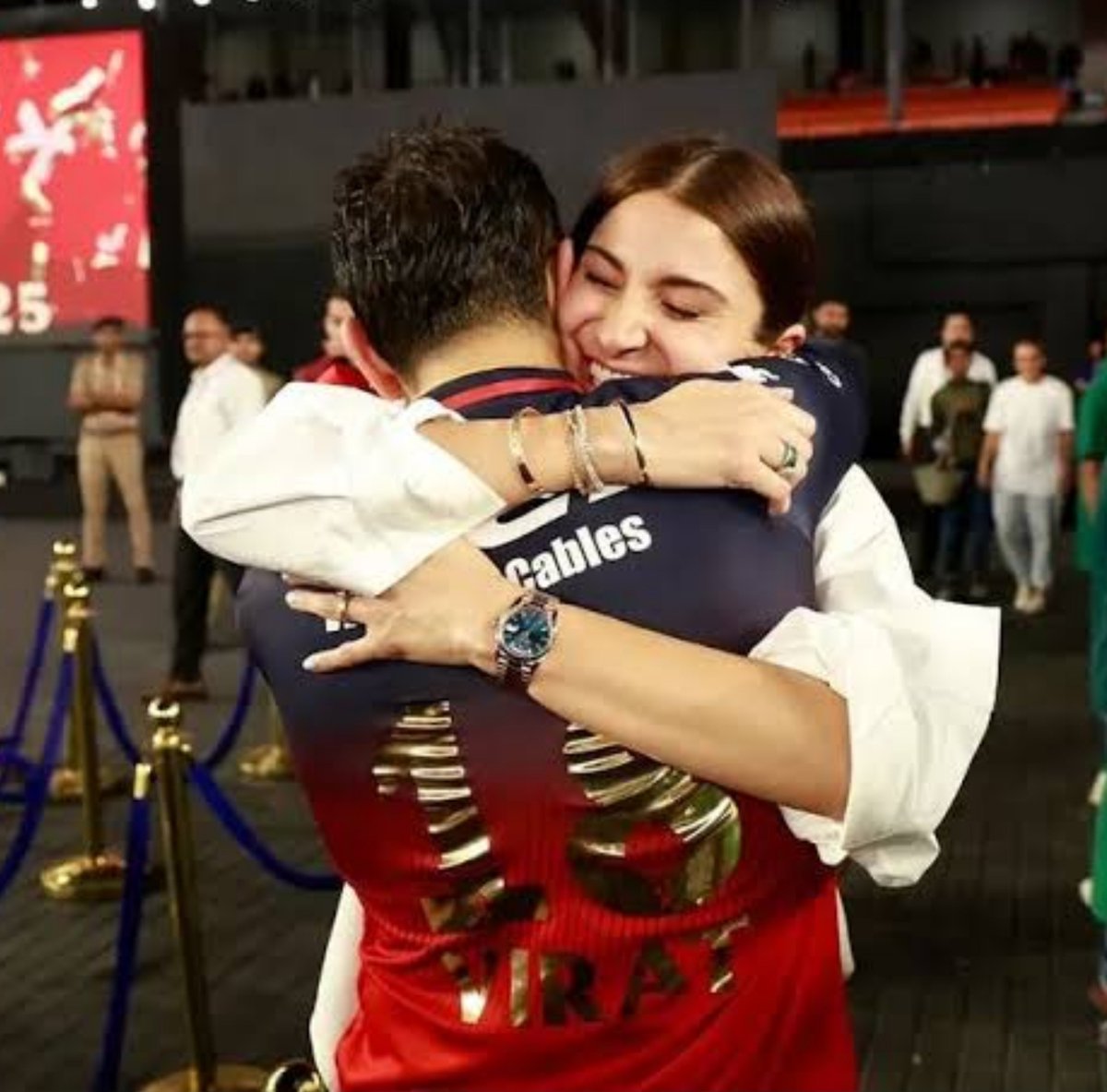 sukanya_bai's tweet photo. OH THE RESEMBLANCE HAS ME SHAKING CRYING THROWING UP.
hugging lady luck right after winning

#AvinashMishra #AviSha #kkk15 https://t.co/WTi0QitXDN