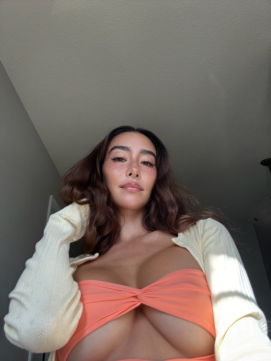 sabinamuraa's tweet photo. woah, how'd you get down there? https://t.co/GyMfTMqbUS