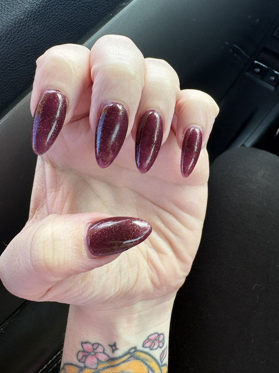 katkalare's tweet photo. @yanaskli Yours look way better but we matching! https://t.co/rhAy0vt4q4