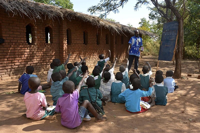 ndusibeko7's tweet photo. Schools in Kenya😭😭 https://t.co/UqNWMIrUxo