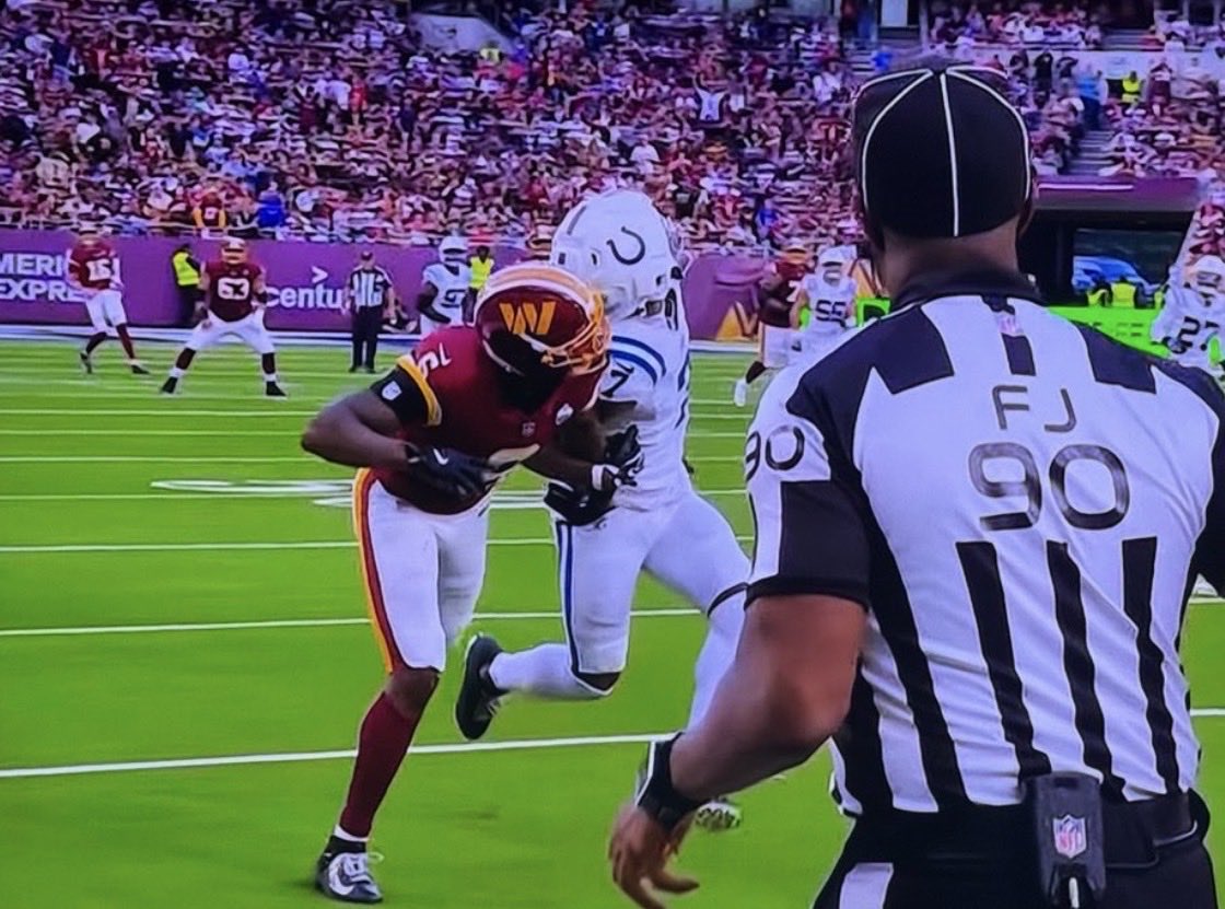 Tiller56's tweet photo. NFL field Judge  - Anthony Fleming looking right at this infraction 
@NFLOfficiating https://t.co/89FZPMZKBr