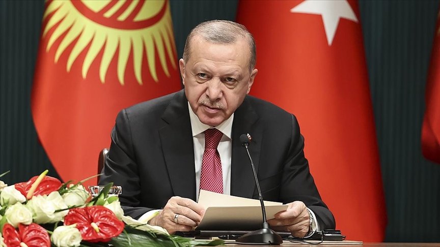 Nmotiwluu's tweet photo. Kürdün varlığını dilini kültürünü kimliğini kabul etmeyen bir zihniyet! 

Erdoğan sosyal medya hesabı üzerinden yaptığı paylaşımda, Türkler, Kürtler ve Arapların 839 yıl önce Kudüs'ü Haçlılardan kurtaran Selahaddin Eyyubi'nin ordusunda olduğu gibi kenetlendiğini ifade etti. https://t.co/nSt1BLkscW