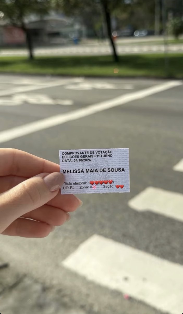 tracklist's tweet photo. Mel Maia deixou seu voto nas #Eleições2026 🗳️ https://t.co/ZEZrOrSjxc