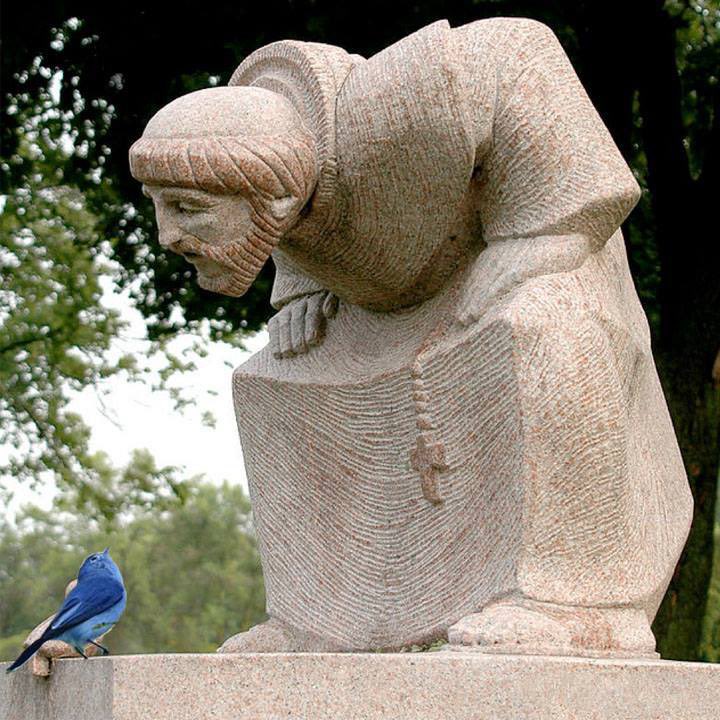 Pehenriquesds's tweet photo. “Deus é Deus de amor que transforma a semente g em árvore, em fruto que alimenta a vida, e, por vezes, o luto!...
Deus é Deus de amor que muda o ninho dos pensamentos em ninho de luz; que muda as idéias em ação que nos conduz, ou deixa que nós caiamos, para compreender Jesus.
Deus é Deus de amor que nos deu os pés, para que haja caminhada, nos ofertou as mãos, para dar trabalho à enxada; mas, se ferirmos o companheiro, erramos a estrada.
Deus é deus de amor que nos deu a cabeça para pensar, que nos premiou com o coração para amar; quem aceita o ódio, não pode cantar.
Deus é Deus de Amor que tudo fez, sem usar o alarde, que tudo faz, mesmo que achemos tarde; que nunca diz: Sois covardes.
Deus é Deus de amor que nos deu o verbo e nos ensina a falar, que nos deu a boca e nos ensina a cantar: que nos deu o coração e nos ensina a amar.”

(São Francisco de Assis)