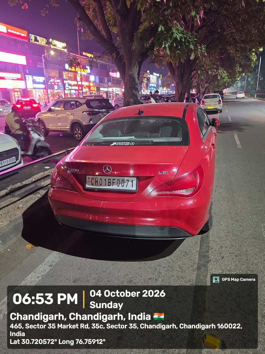 Himank_Chawla's tweet photo. Dear @trafficchd @ssptfcchd, all these vehicles parked on cycling track in sector 35. Please take action https://t.co/qd1a36qz5A