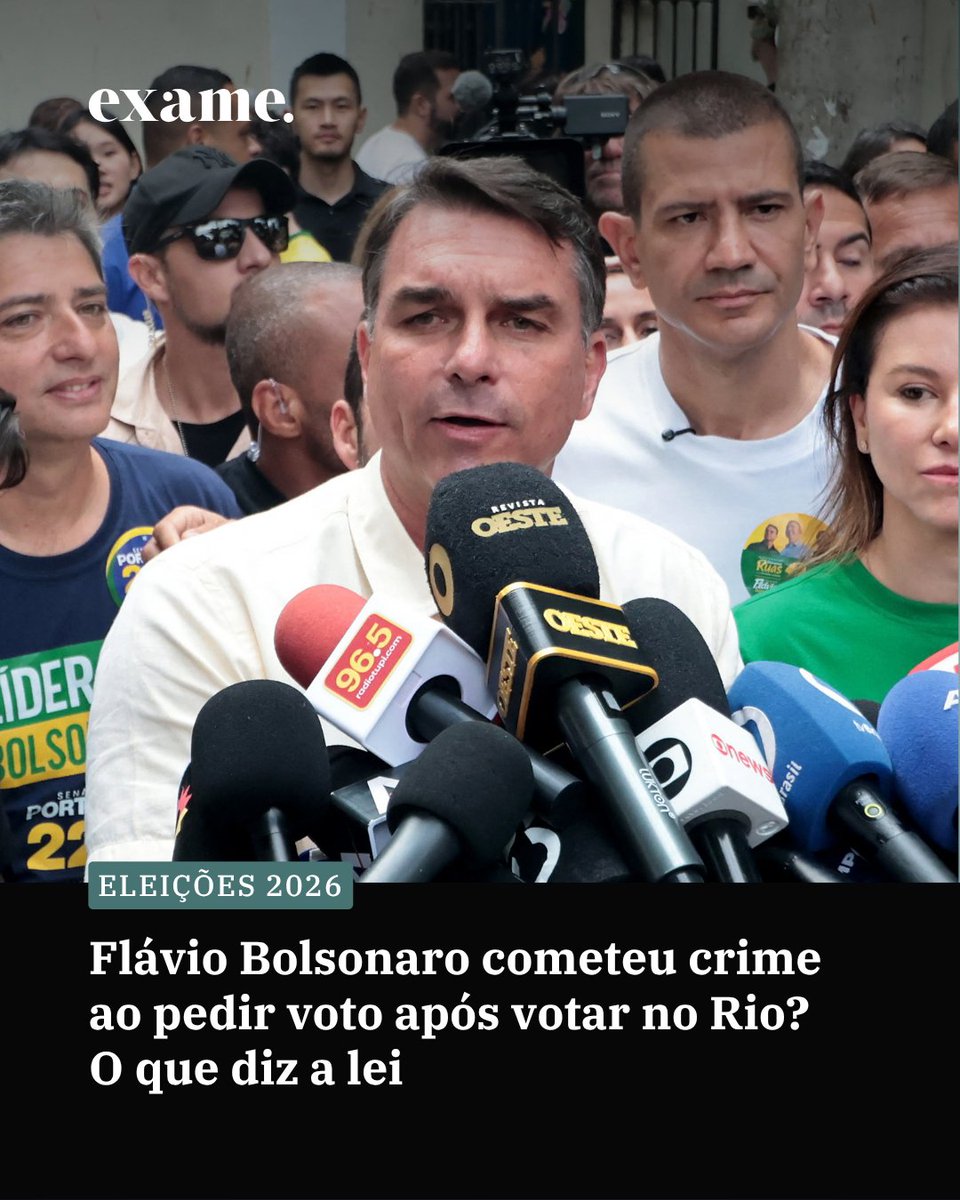 exame's tweet photo. O pedido de voto do senador Flávio Bolsonaro (PL-RJ) em entrevista dada após o candidato ter votado, no Rio de Janeiro, pode ser enquadrado como boca de urna, de acordo com advogados ouvidos pela EXAME.

A legislação eleitoral enquadra como crime de boca de urna "a arregimentação de eleitor ou a propaganda de boca de urna" no dia da eleição. A punição prevista é de detenção de seis meses a um ano, além de multa entre R$ 5.320,50 e R$ 15.961,50.

Para saber mais, acesse a #EXAME: https://t.co/OoXGvJ7vYX

🖊️ Ivan Martínez-Vargas